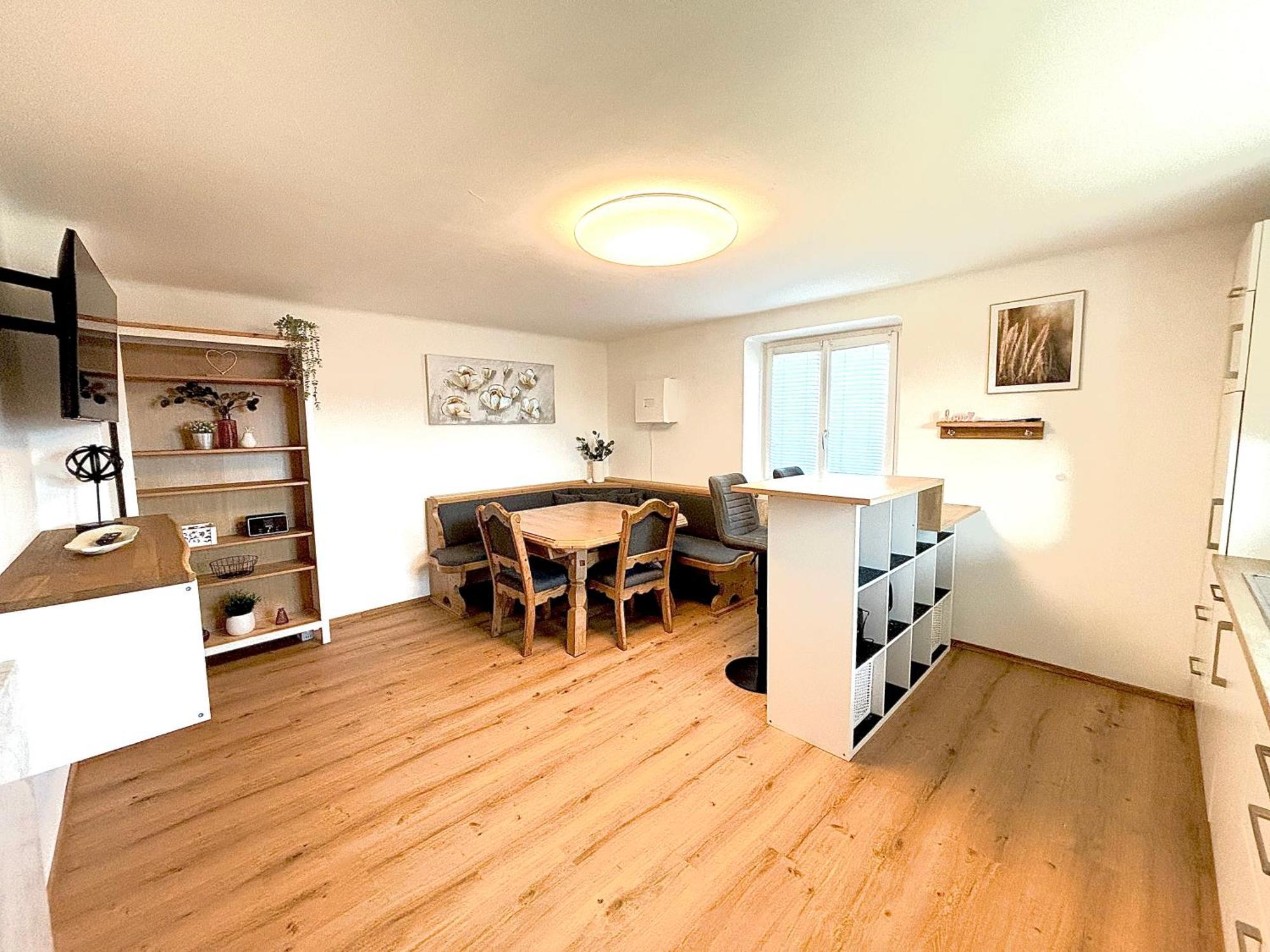 Gaesthaus "Seeblick" Seekirchen am Wallersee Szoba fotó
