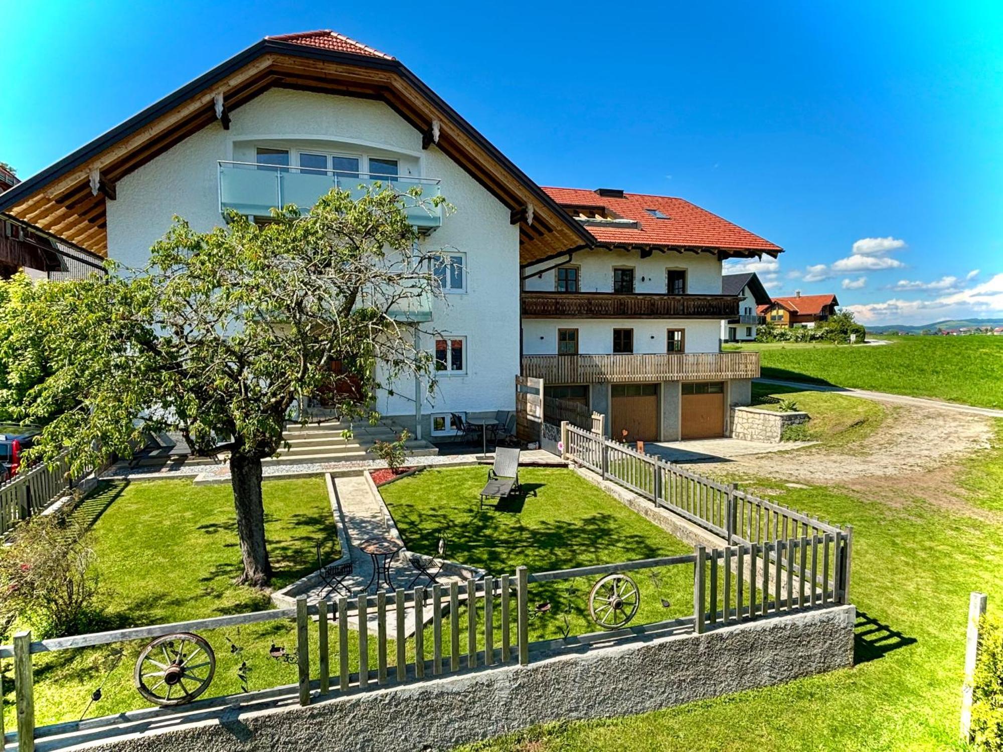 Gaesthaus "Seeblick" Seekirchen am Wallersee Kültér fotó
